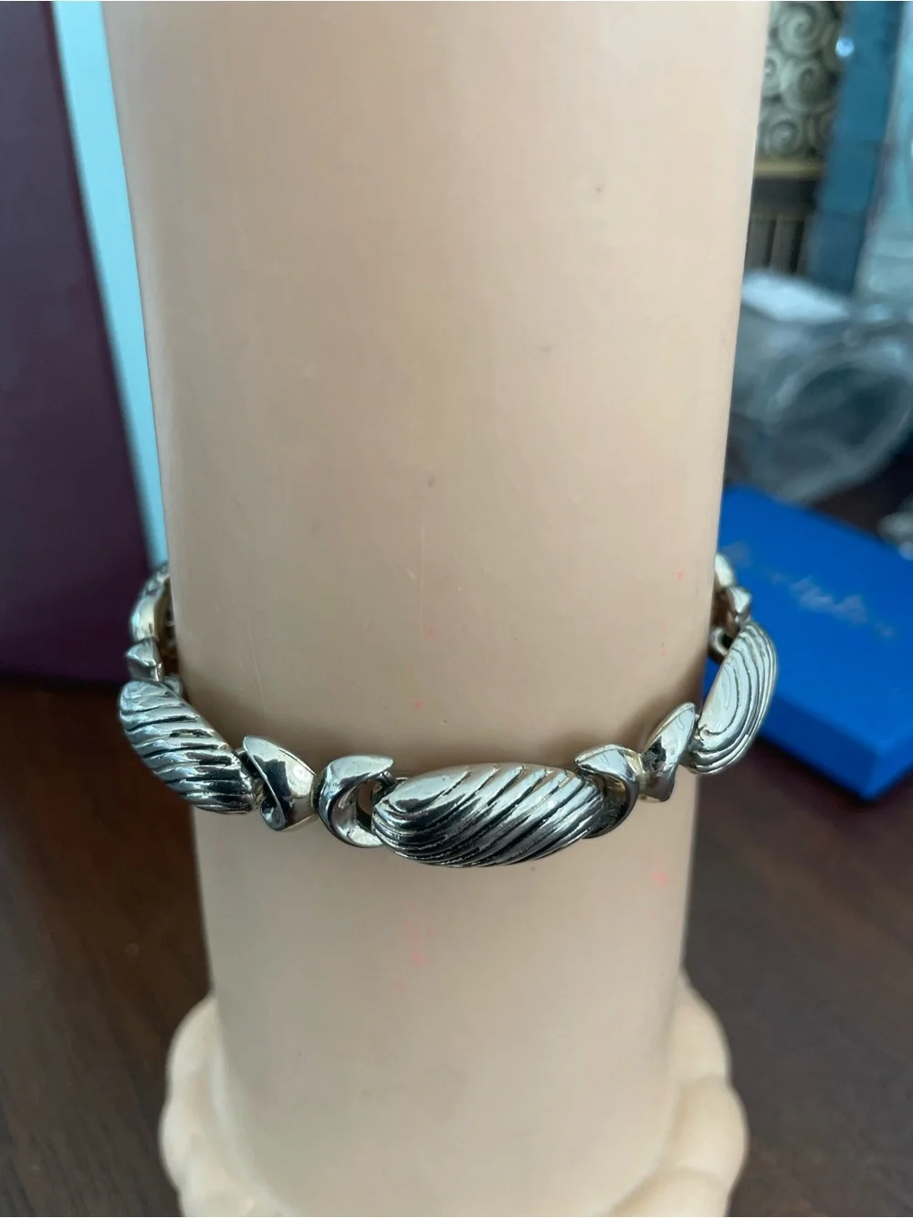 Silver tone Sculpted Link Bracelet